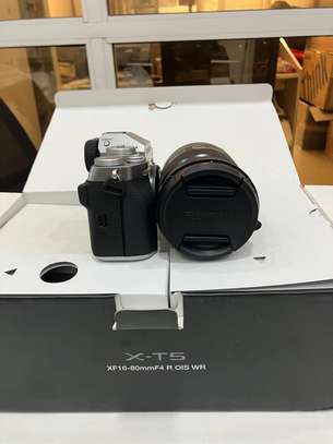Fujifilm X-T5 16-80mm F4 R OIS WR image 5