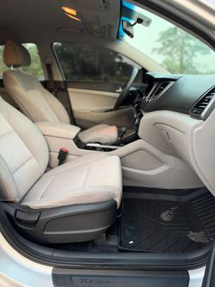 HYUNDAI TUCSON 2018 image 11
