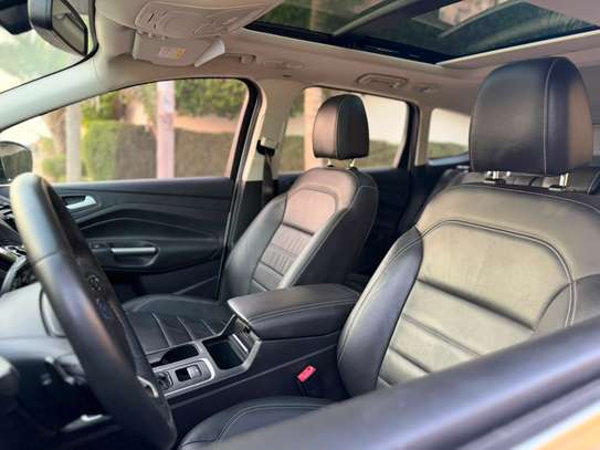 Ford SCAPE SUV blanche espace  polyvalent image 10