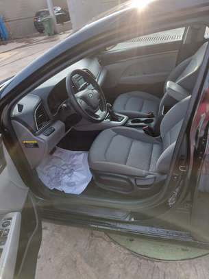 Hyundai Elantra image 4