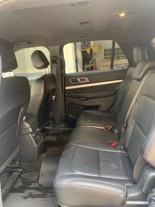 Ford Explorer xlt image 7