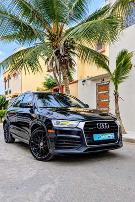 Audi Q3 Full Black 2019 image 3