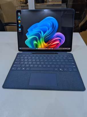 Surface pro 10 Snapdragon 16 512 graphique  128 MB image 2