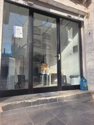 Magasin à louer par mois image 4