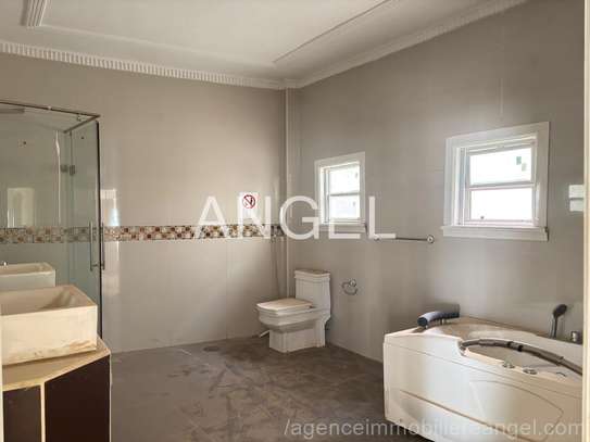 Ref_2291  Penthouse de 310m²  à louer à Keur Gorgui image 6
