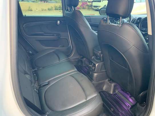 Mini Cooper Countrymane S image 9