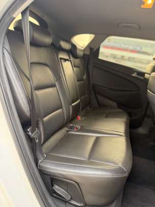 Hyundia tucson image 12