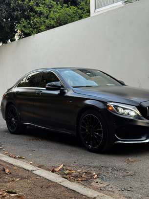 Mercedes C300 custom en c63 noir mat design sportif image 5