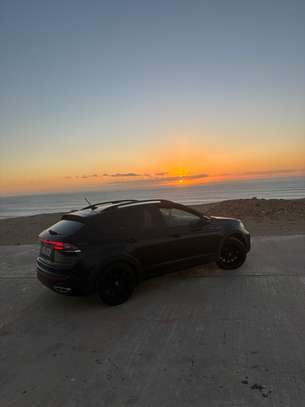 Volkswagen taigo R-Line 2022-2023 full black toute option image 2