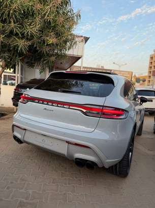Porche Maccan image 4