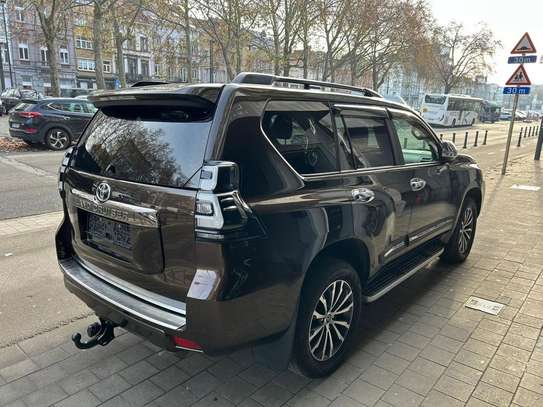 Toyota land cruiser prado VX image 3