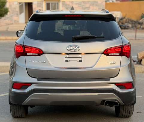 Hyundai Santa Fe 2018 image 12