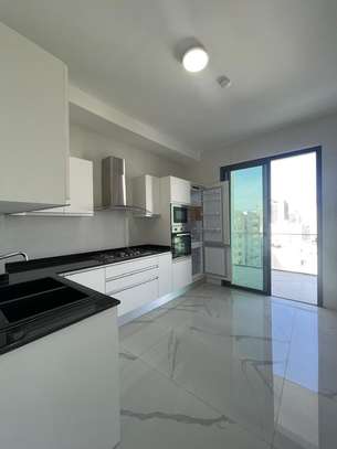 F4 Haut standing de 245 M² à louer au point e image 12