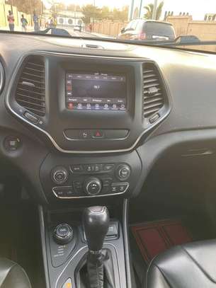 JEEP CHEROKEE LATITUDE 2019 image 9