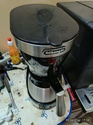 Machine à café et bouilloire image 1