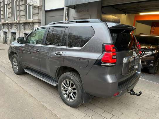 Toyota land cruiser prado image 4