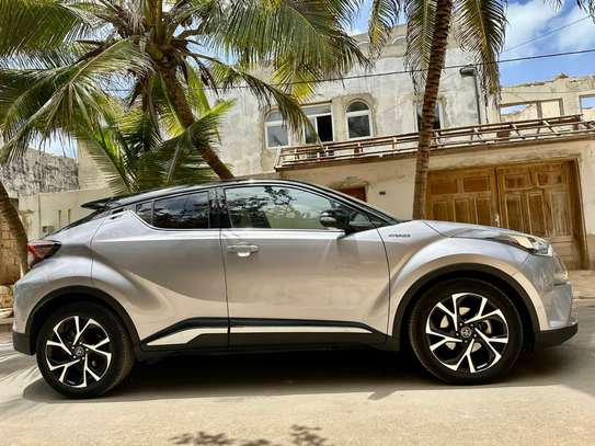 TOYOTA C-HR 2019 image 2