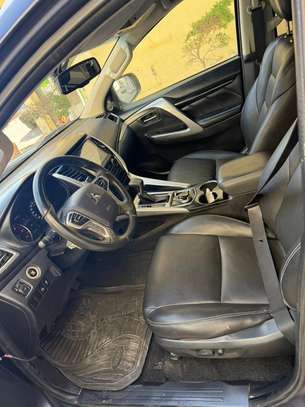 mitsubishi pajero sport image 8