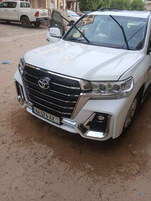 LAND CRUISER image 1