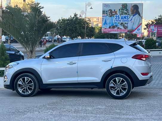 HYUNDAI image 10