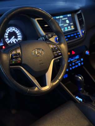 HYUNDAI TUCSON image 11