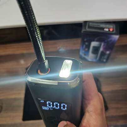 Compresseur d'air portable de gonfleur de pneu sans fil image 4