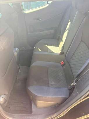 TOYOTA C-HR image 11