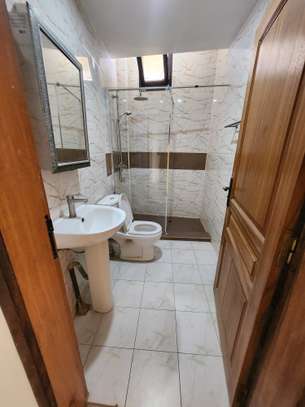 Duplex 3 chambres salon à louer Mermoz image 4