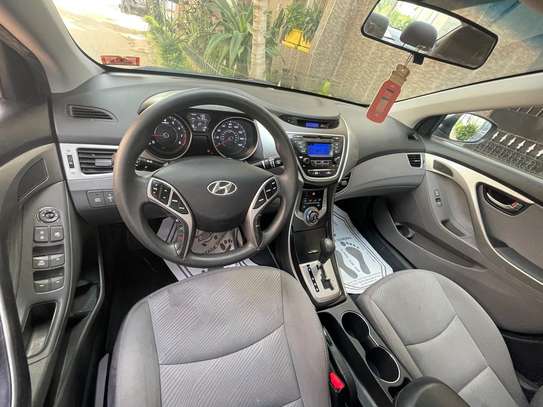 Hyundai Elentra image 8
