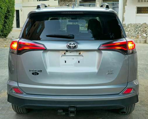 Toyota RAV 4 2017 - AWD image 10
