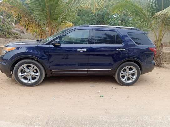 Ford Explorer 2011 image 2