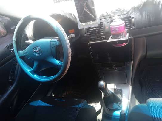 toyota avensis image 2