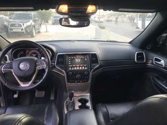 Jeep Grand Cherokee image 9