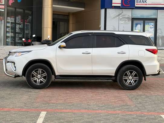 Toyota fortuner 2018 image 4