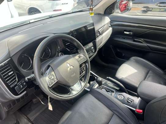 MITSUBISHI OUTLANDER 2018 image 10
