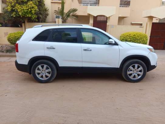 kia sorento image 3