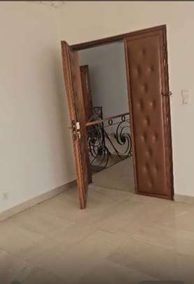 Villa spacieuse de 12 pièces sur la vdn pour bureau image 3
