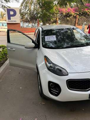 Kia Sportage SUV blanc fiable et confortable image 3