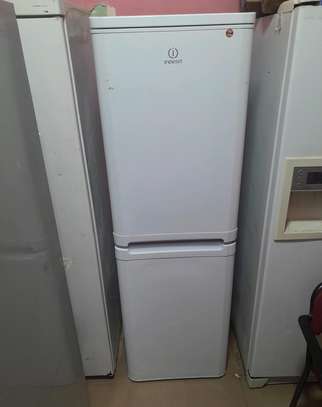 Réfrigérateur 4 tiroirs indesit image 1