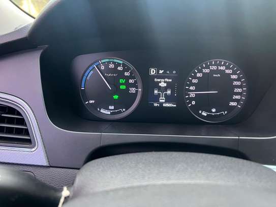 Hyundai LF Sonata Hybrid 2017 image 10