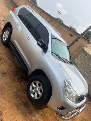 PRADO CLIMATISEE A VENDRE/ 2010 image 2