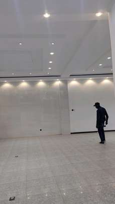 A loué un grand show toum de700m2 image 9