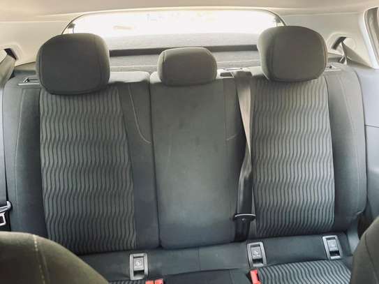 Peugeot 308 année 2016 image 4