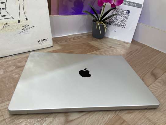 MacBook Pro M2 Pro 16 pouces 2023 16Go 512Go image 4