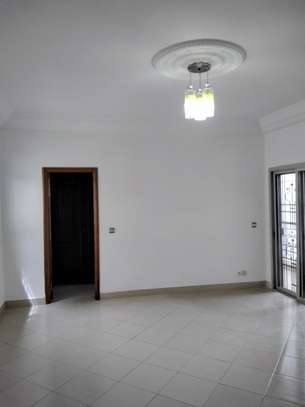 Appartement F4 2e étage aux Almadies derrière Nirvana image 10