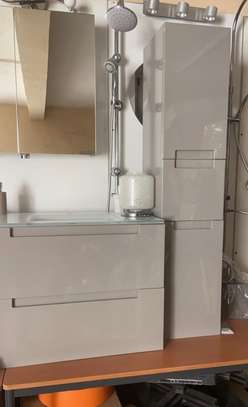 Meuble salle de bain avec miroir image 2