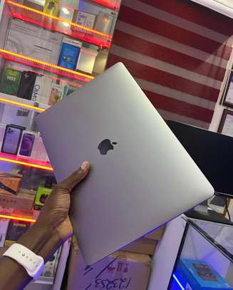 MacBook Pro i7 2018 15 inch image 5