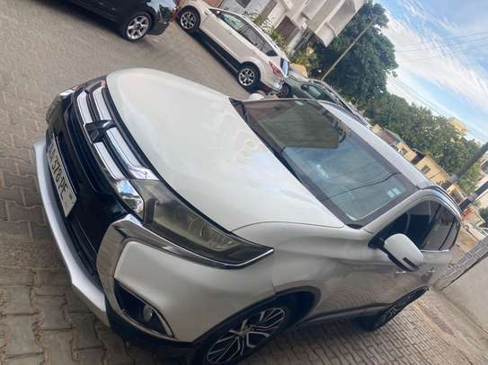 Mitsubishi outlander 2015 7 Places image 2