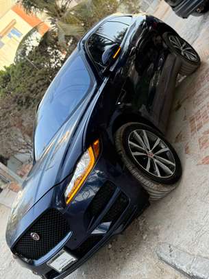JAGUAR f-Pace image 4