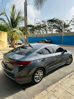 Hyundai Elantra image 4